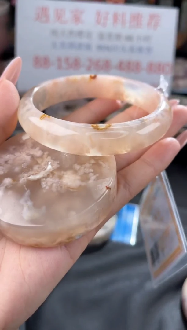【闪购商品】石英质玉手镯未镶嵌63