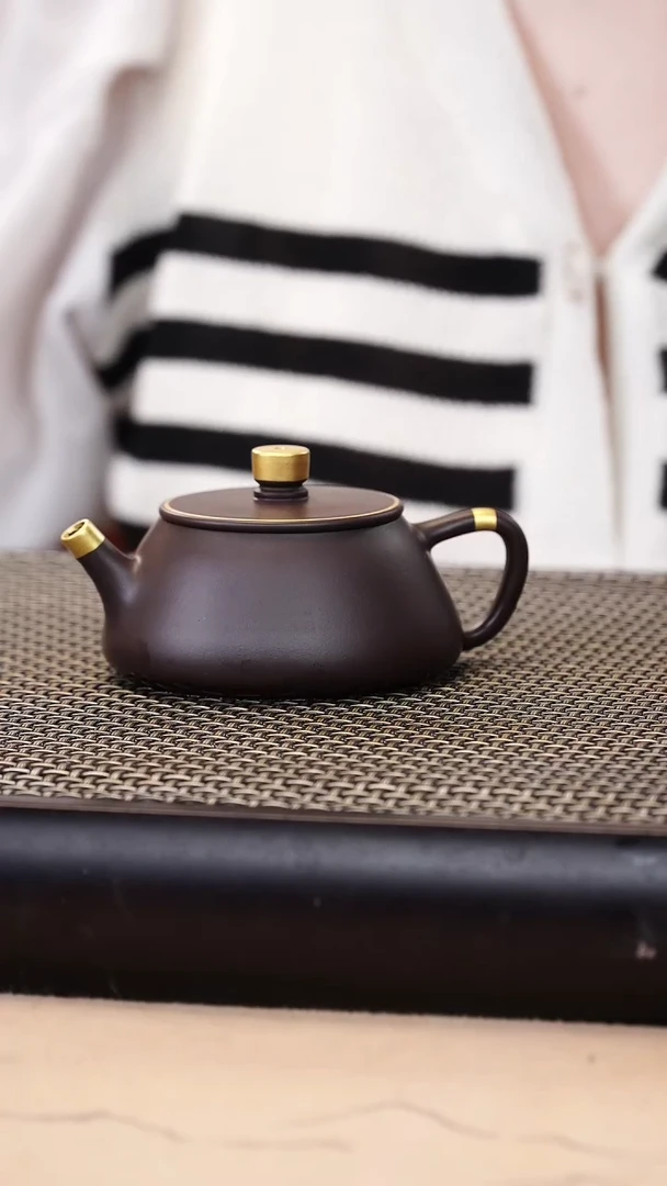 茶壶紫砂四号井茄皮紫泥描金平盖石瓢120cc