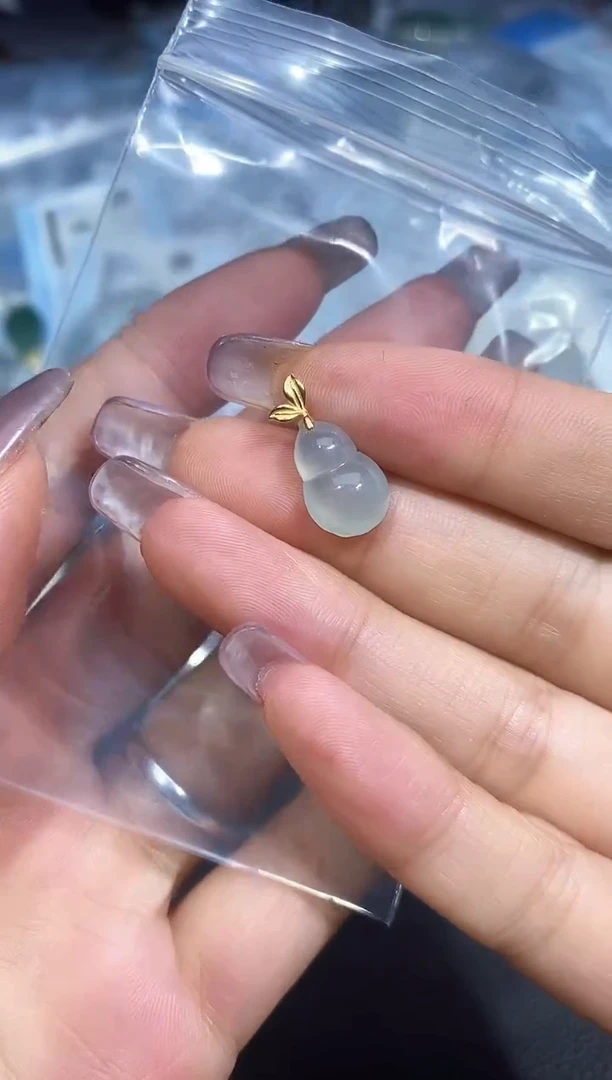 翡翠18K金镶嵌颈饰250528175