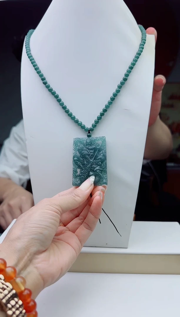 颈饰未镶嵌翡翠多样性发其一