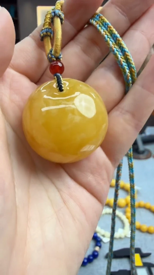 琥珀颈饰未镶嵌208秒拍号 假一罚三