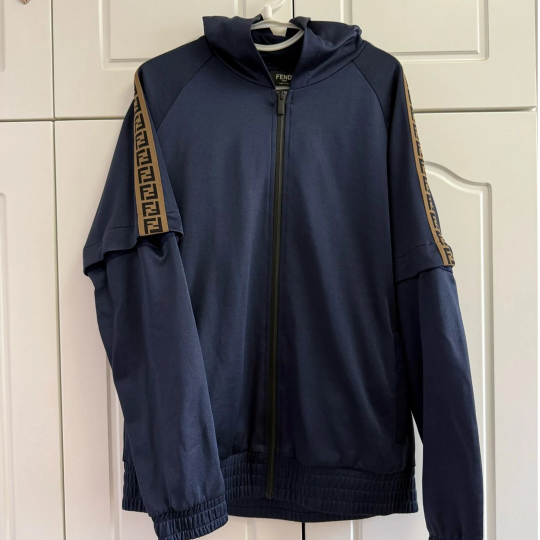 99新 FENDI/芬迪 海囤Q/芬迪衣服/L码/ze117502