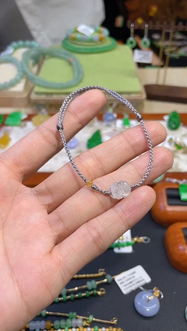 颈饰18K金镶嵌翡翠貔貅手绳