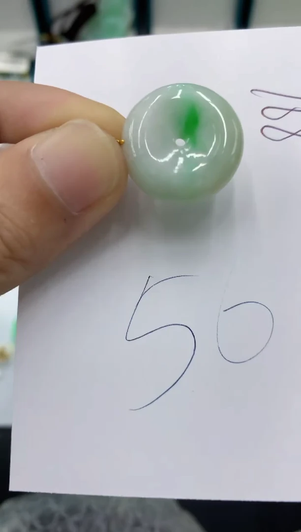 翡翠18K金镶嵌颈饰翡翠