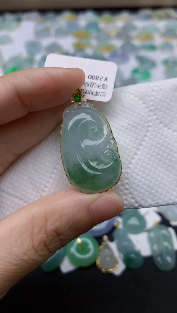翡翠18K金镶嵌颈饰天然缅甸A货翡翠
