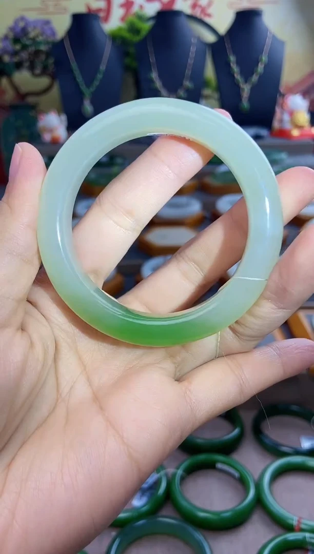 未镶嵌手镯和田玉翠青手镯