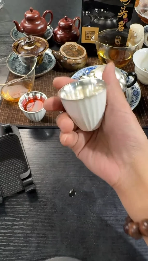 【闪购商品】 呆坐 瓷包银杯-------