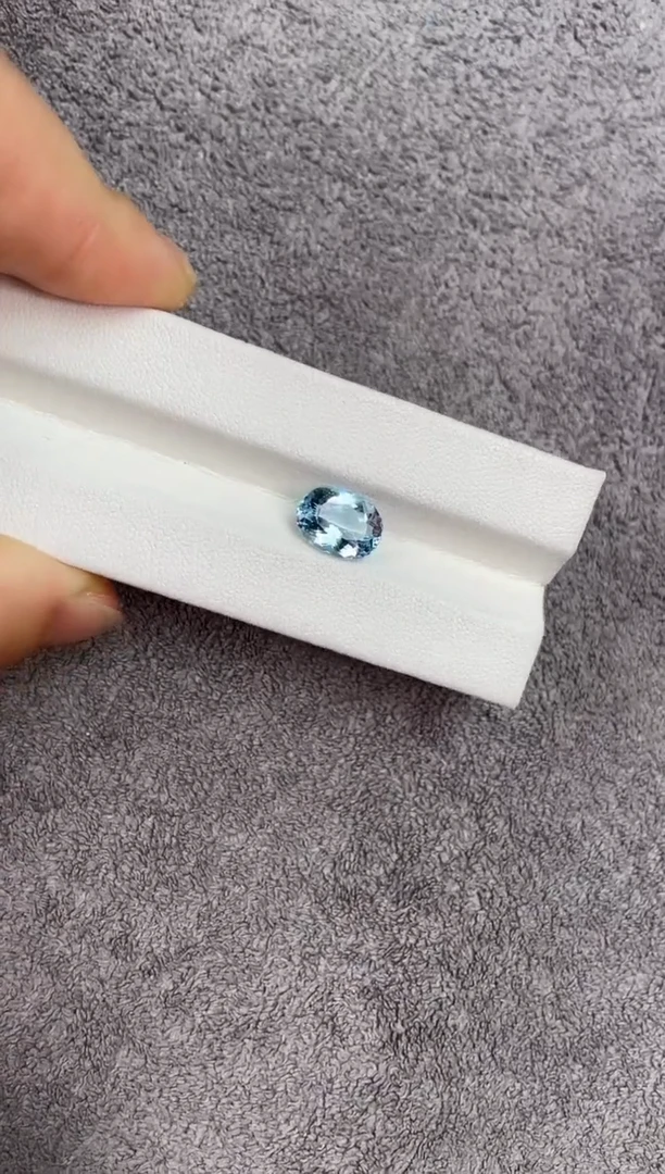 海蓝宝石笔搁未镶嵌2.9ct