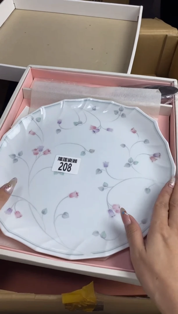 【闪购商品】瓷片隆莲瓷器欢迎大家