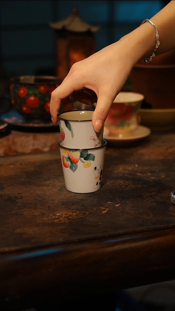 陶瓷一对景德镇高温釉下彩手工手绘款式