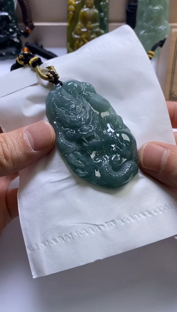 颈饰未镶嵌翡翠