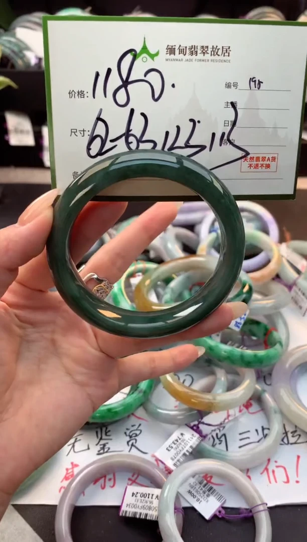 未镶嵌定制翡翠毛货需精细抛光+多人