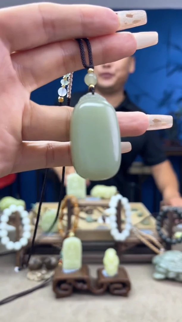 和田玉未镶嵌颈饰1