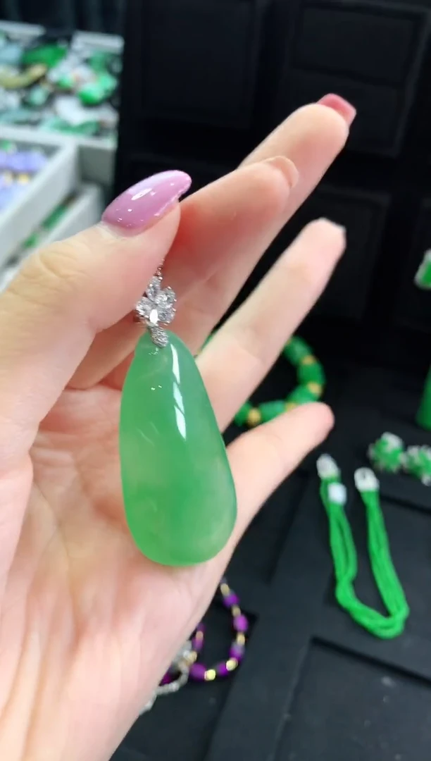 【闪购商品】翡翠吊坠(不含链)18K金镶嵌吊坠