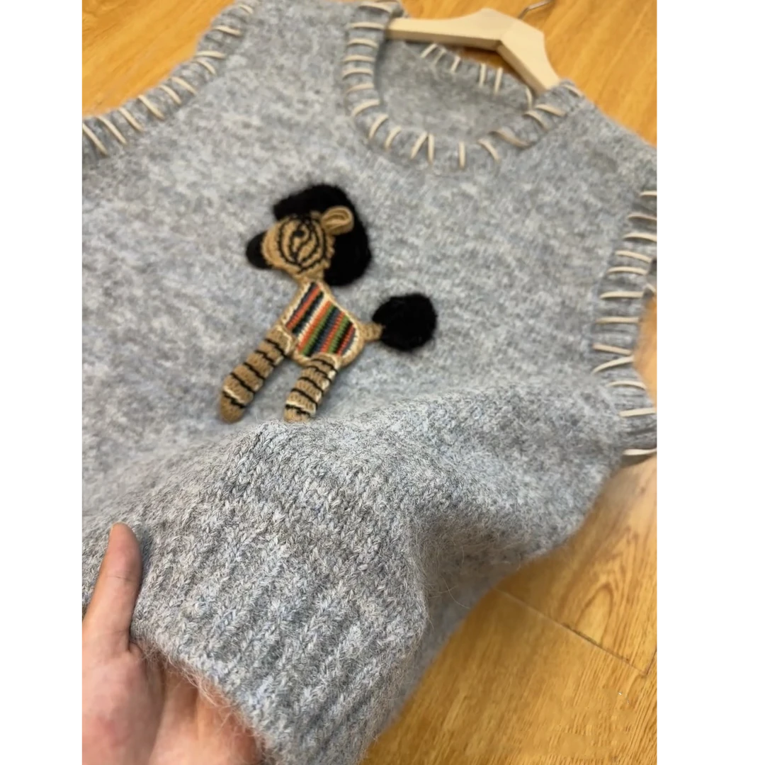 春秋2025年新款卡通提花针织马甲女韩版宽松时尚设计感小众毛衣