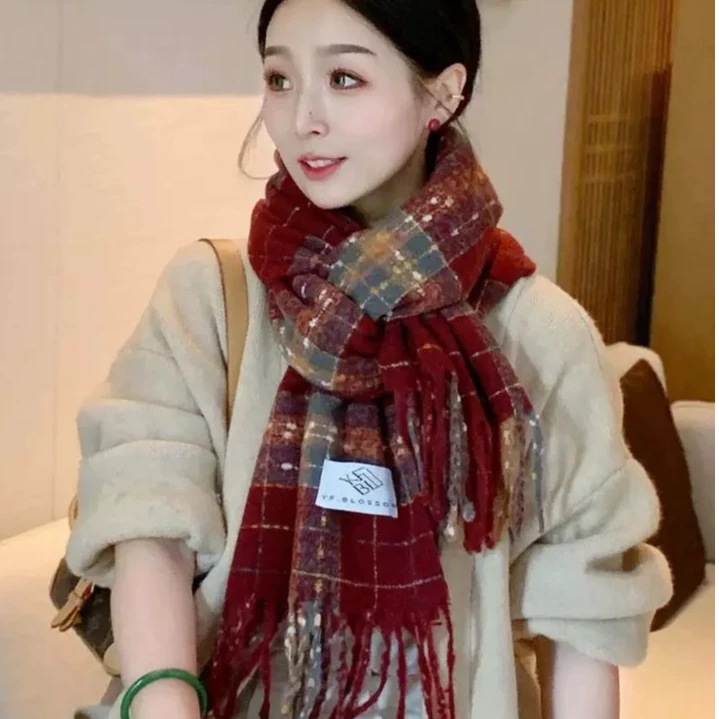 悦享女装2024冬季新款保暖羊绒格子围巾安哥拉红流苏百搭围脖