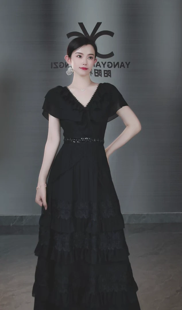 105214【童话女王】黑色显瘦法式赫本风荷叶边重工轻奢连衣裙长裙新