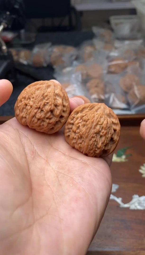 【闪购商品】文玩核桃把件A22号36尺龙珠