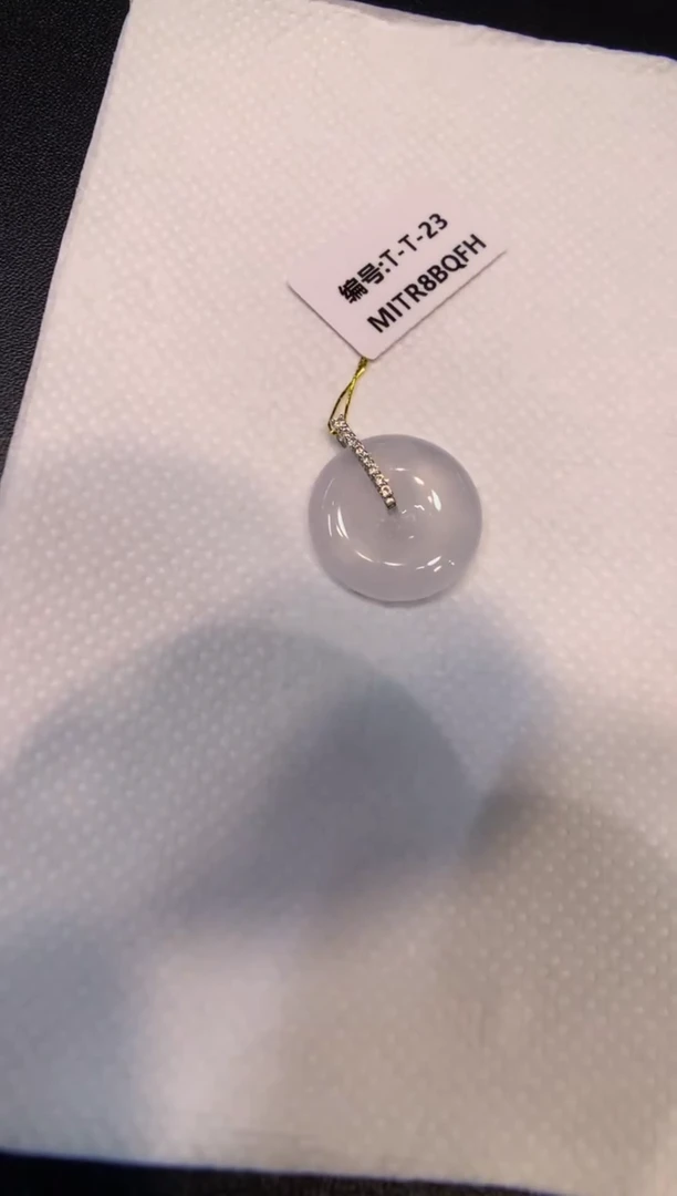 颈饰18K金镶嵌翡翠平安扣