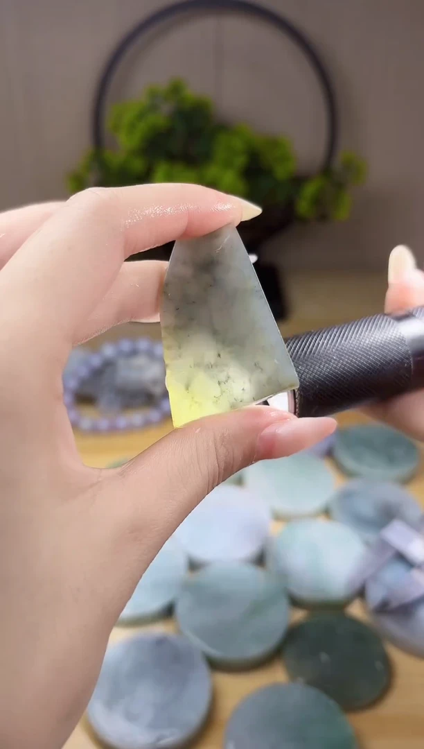 翡翠未镶嵌颈饰翡翠A货 温谭572