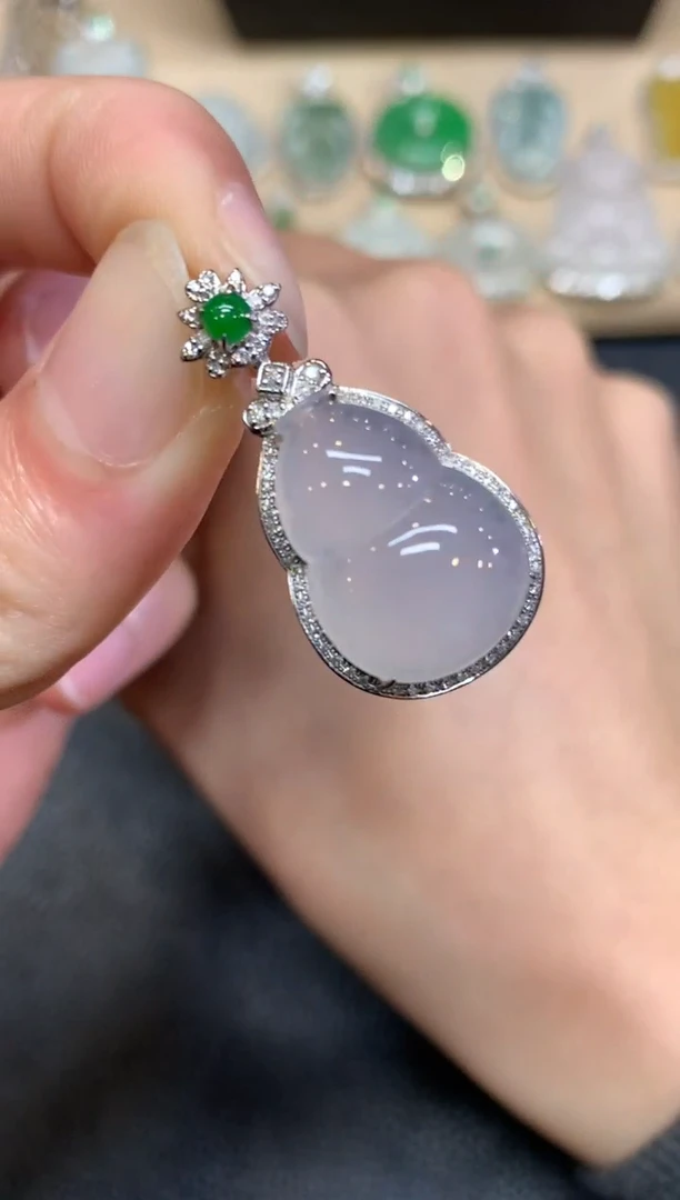 【闪购商品】翡翠颈饰18K金镶嵌葫芦【无服务费】