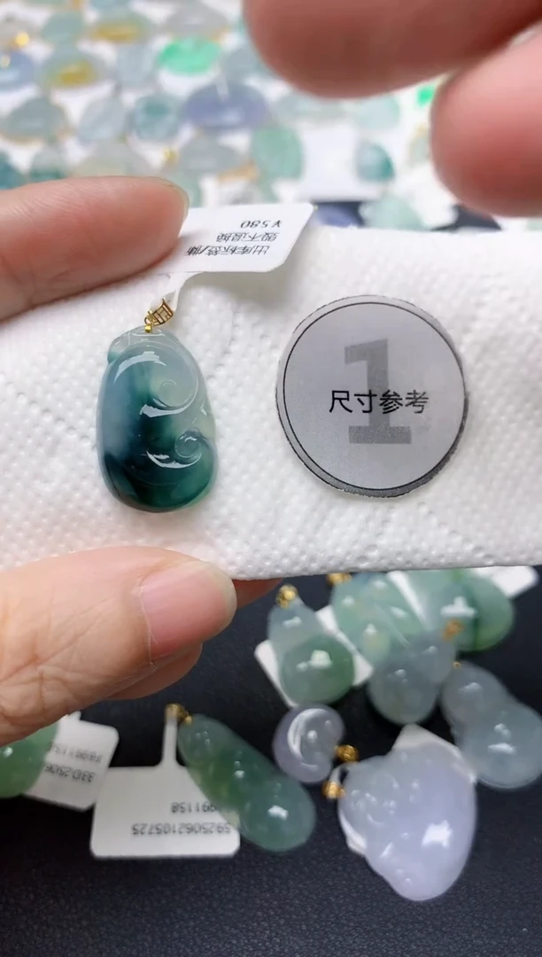 翡翠18K金镶嵌颈饰天然缅甸A货翡翠