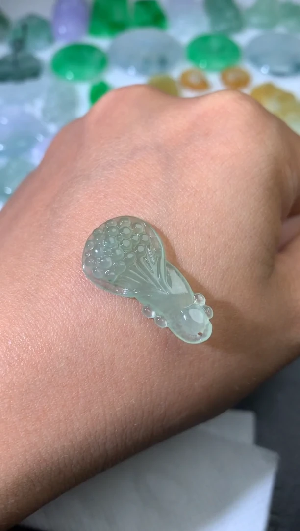 未镶嵌定制翡翠毛货 27.4-14.4-6.3