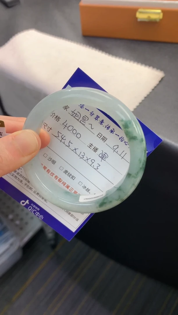 未镶嵌手镯翡翠姐***人退货需手镯吊牌标签完好