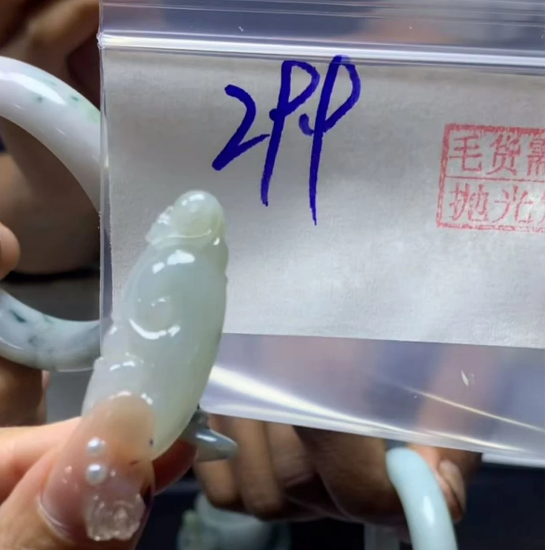 天然翡翠吊坠29.9元毛货需精细抛光