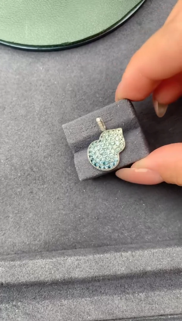 吊坠(不含链)彩色蓝宝石18K金镶嵌1.2ct彩蓝宝 FE 定制