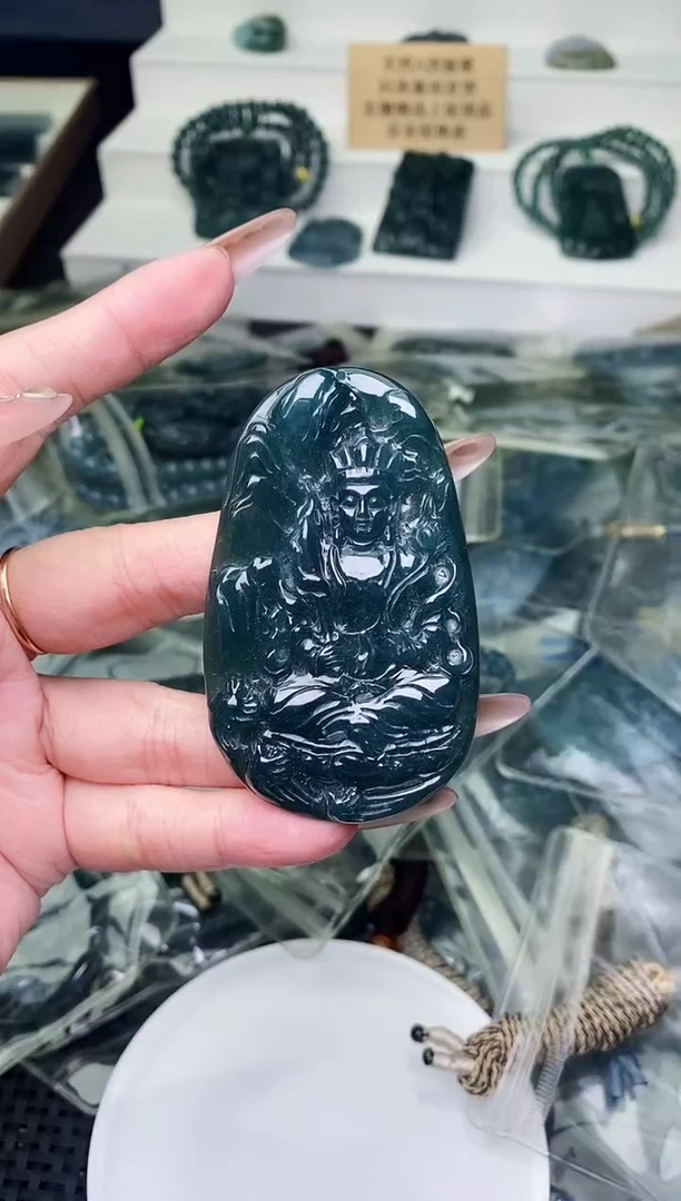 颈饰未镶嵌翡翠