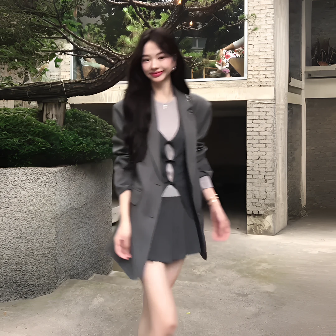 韩系早秋一整套2025新款时尚气质设计感上衣百搭显瘦休闲短裙套装