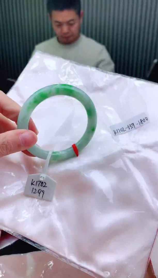 未镶嵌手镯翡翠54+