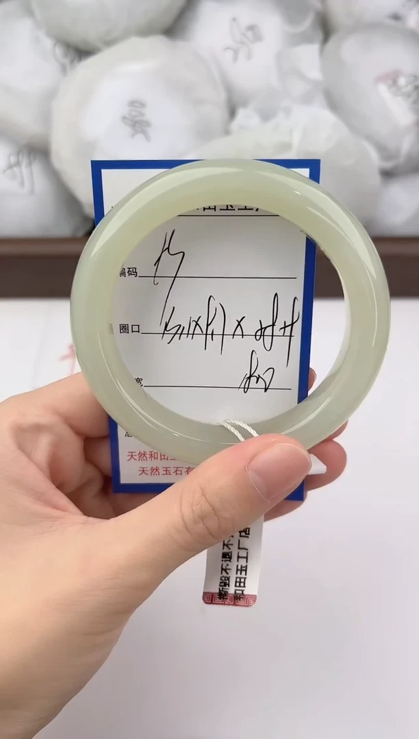 未镶嵌手镯和田玉63颜色微差无瑕疵