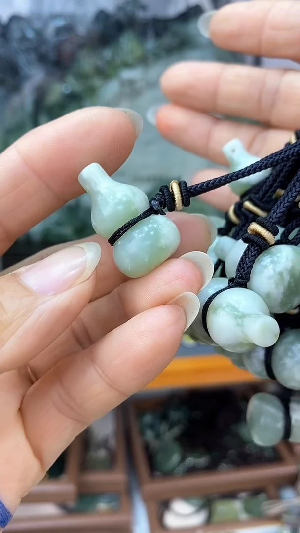 蛇纹石玉未镶嵌葫芦多样性发货其中之一