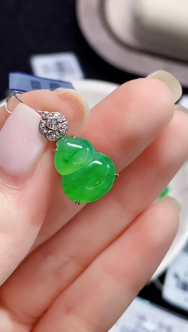 吊坠(不含链)18K金镶嵌翡翠SY多样性发其一