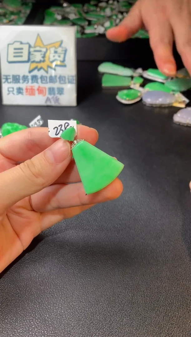 翡翠银S925镶嵌颈饰翡翠
