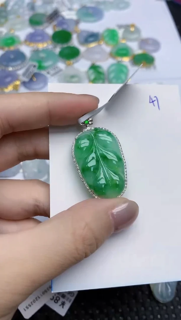 【闪购商品】翡翠挂件18K金镶嵌天然翡翠A货