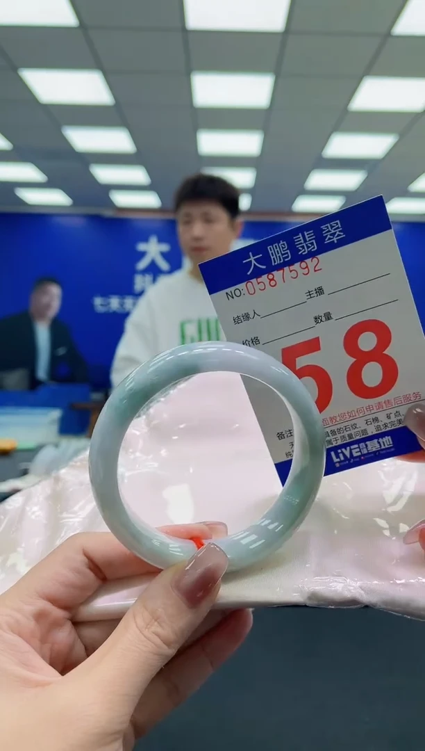 未镶嵌手镯翡翠 AAAAAAAAAA