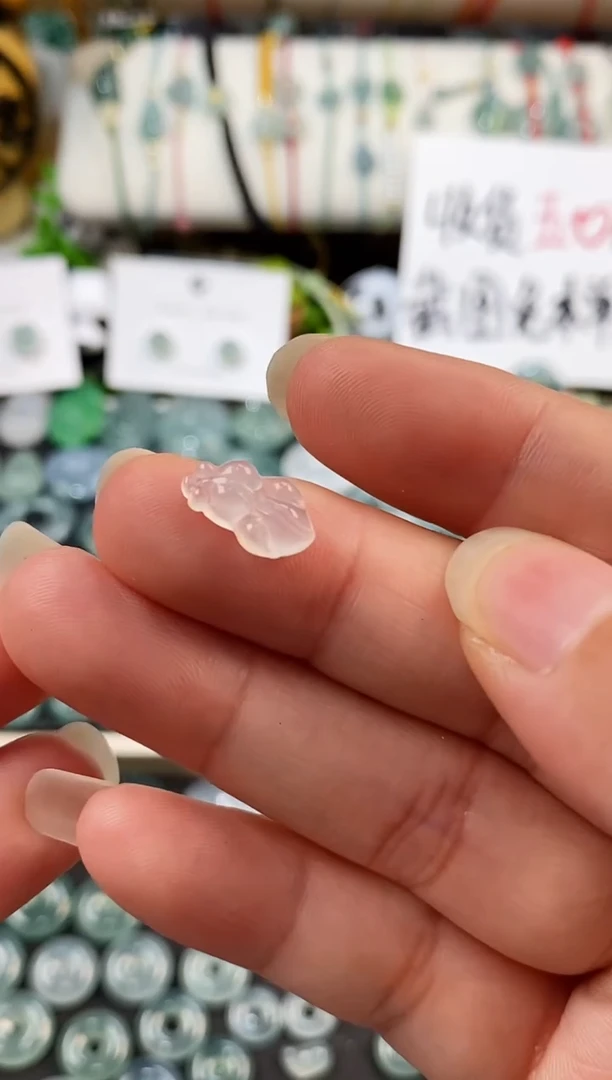 散珠翡翠冰种金鱼