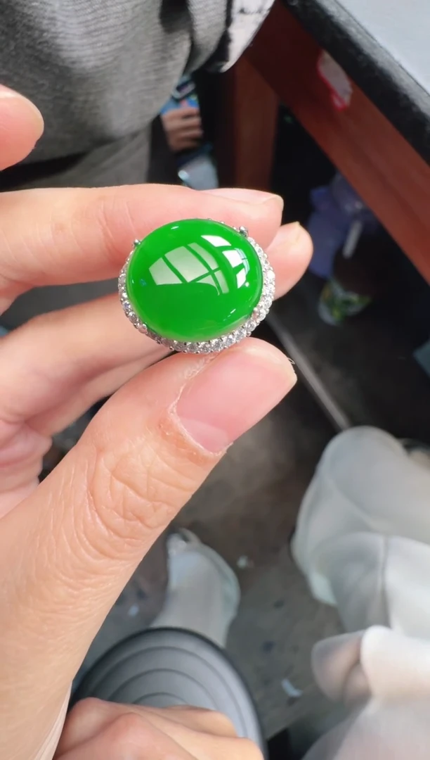 未镶嵌定制翡翠A货有轻微色差属于正常现象，戒指1