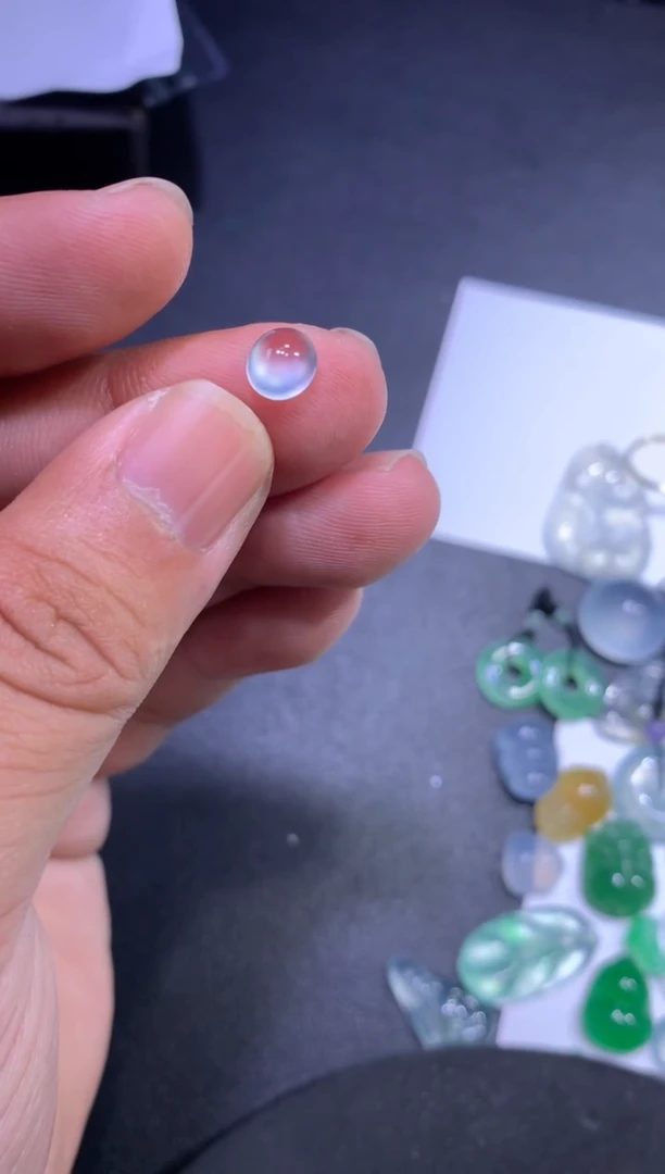 颈饰未镶嵌翡翠蛋面