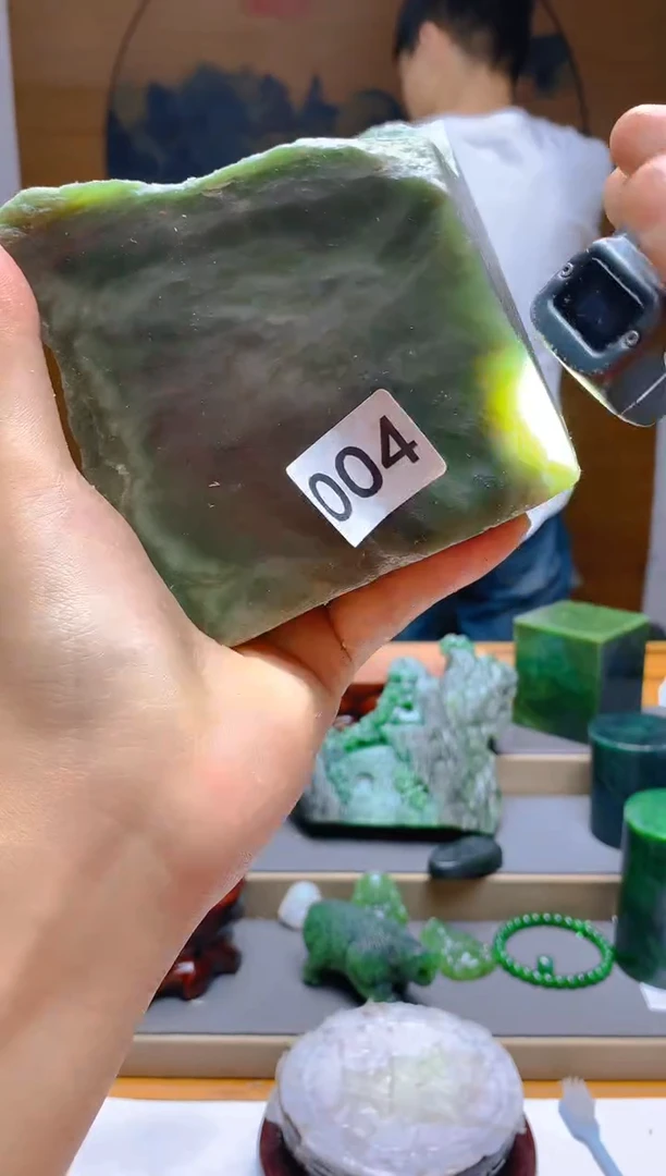 和田玉（碧玉）未镶嵌珠宝半成品1