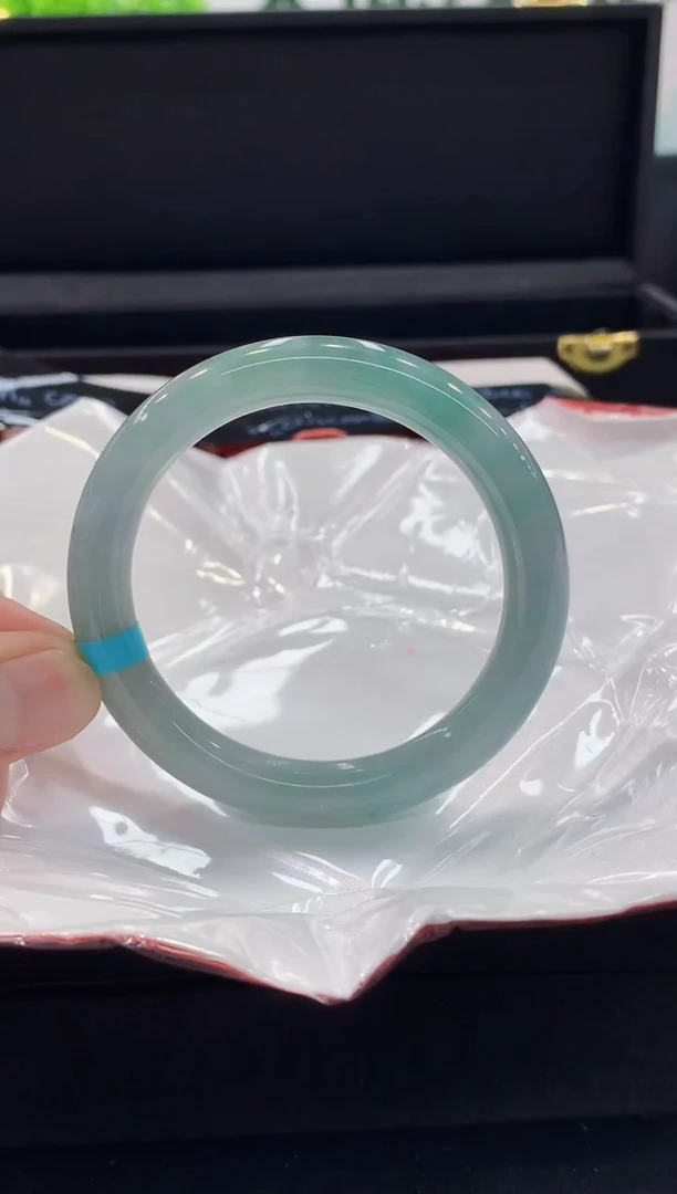 翡翠手镯未镶嵌手镯