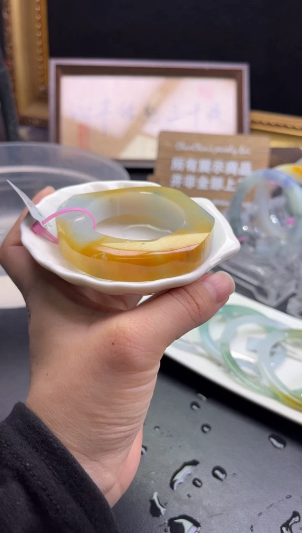 未镶嵌手镯定制翡翠蜜糖黄50-62贵妃