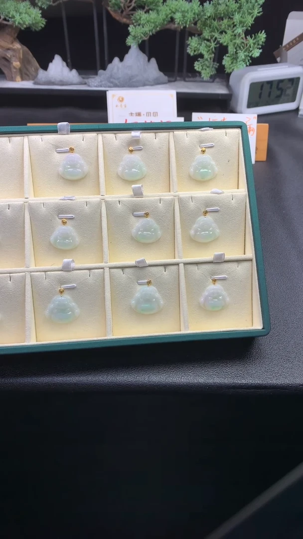 颈饰18K金镶嵌翡翠FA199 翡翠佛公 多样性发其一配皮绳