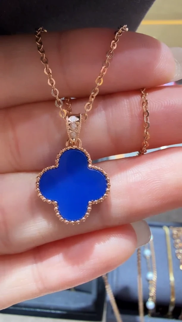 18K金镶嵌吊坠(不含链)玛瑙/玉髓花花吊坠（蓝色）