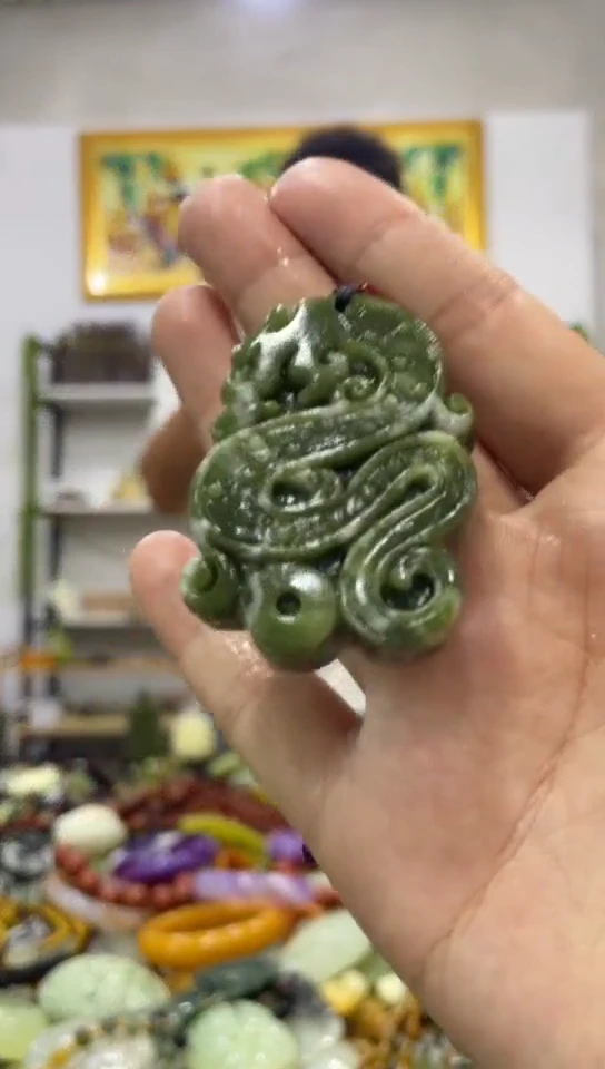 未镶嵌岫玉吊坠