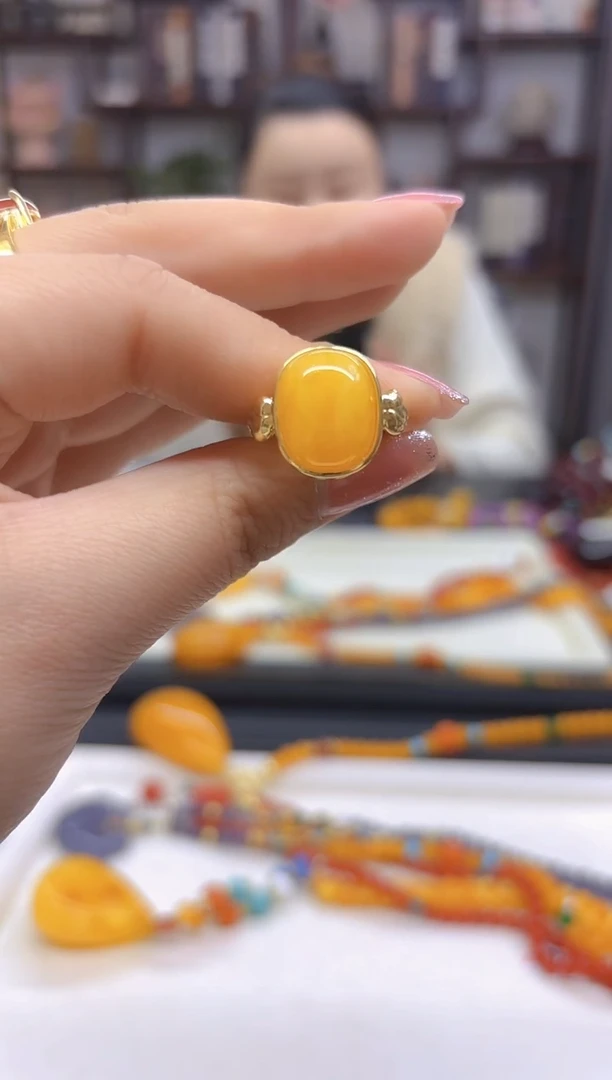 【闪购商品】蜜蜡戒指银S925镀金镶嵌J108