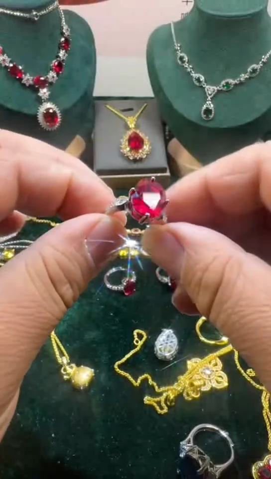 18K金镶嵌戒指红宝石1